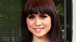 Hidup mewah usai dipinang pengusaha kaya, yuk intip potret harmonis momo 'geisha' dan keluarga berikut ini! Momo Geisha Umumkan Kehamilannya