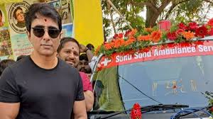 Sonu added that he doesn't 'want to encourage anyone to take the trouble of doing this'. Sonu Sood On Helping Migrants Could Do Everything Because Wasn T Associated With Political Party Celebrities News India Tv