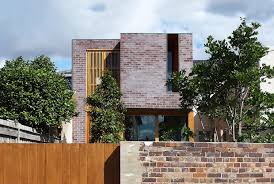 The glebe house is a striking composition of stacked, raw concrete elements that were cast in situ. Nobbs Radford Architects I Sydney