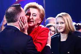 Maybe you would like to learn more about one of these? Andrzej Duda Wystartowal Z Kampania A Kinga Duda Z Nowa Fryzura Co Za Klasa