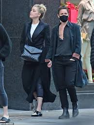 Amber heard insulted johnny depp during a christmas trip to the bahamas, his estate manager has claimed. Amber Heard And Girlfriend Bianca Butti Go Shopping After A Day In Court Daily Mail Online