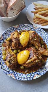 Dans Cet Article Je Vous Propose La Recette Du Tajine De Poulet Aux Olives Et Citron Confit Un Plat Ty Recette Tajine Poulet Tajine Poulet Poulet Aux Olives