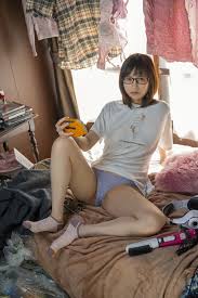 家でゲーム三昧の26歳ニート女性が脱いだらエロかった件 | お宝エログ幕府