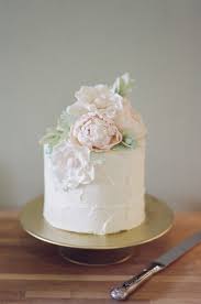 Destination Wedding In The Cotswolds Destination Wedding Photographer Sugar Flower Wedding Cake Cream Wedding Cakes Sugar Flowers Cake