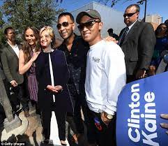 Hillary Clinton Rolls Out John Legend To Ohio To Pump Up Millennial Voters Daily Mail Online