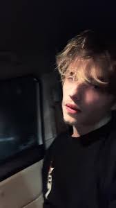 Devin Howe's Instagram, Twitter & Facebook