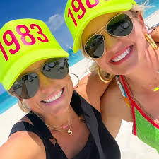 Jessica Shobe's Instagram, Twitter & Facebook