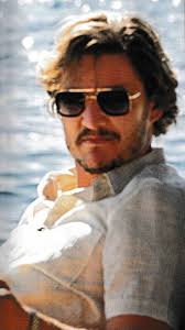 Qualcuno può aiutarmi a identificare queste montature? Indossate da Pedro  Pascal nel film "The Unbearable Weight of Massive Talent". : r/glasses