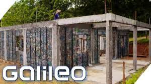 Mein haus, mein garten, meine familie 🦸‍♀️. Ein Dorf Gebaut Aus Plastikflaschen Galileo Lunch Break Youtube
