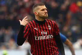 Penyerang ac milan zlatan ibrahimovic menjadi cover harian media olahraga terbesar di italia berkat gol saltonya ke gawang udinese, 'kaki tuhan'. Milan Beat Udinese