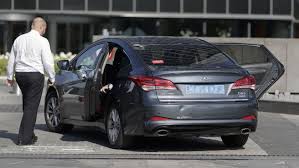 En realidad, la plataforma de movilidad lleva tiempo operando en la ciudad condal, pero lo hacía sólo todos los coches de cabify barcelona lucirán (igual que en el resto de. Uber Vuelve A Barcelona Como Aplicacion De Taxi