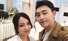 After many years, Deng Lun's favorite person is still her. She once  publicly confessed that netizens are about to be together.