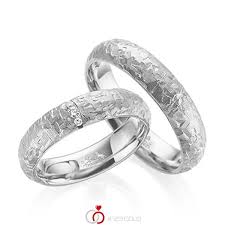 Set Klassieke Trouwringen In Witgoud 14 Kt Met In Totaal 0 05 Ct Briljant Tw Si Van Steinberg Q 1570 2 123gold Uniek Als De Liefde Trouwringen Wit Goud Goud