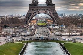 Paryska wieża eiffla została ewakuowana w środę rano po tym, gdy policja otrzymała informację o podłożeniu w niej bomby. Francja Paryz Trocadero Passy Wieza Eiffla I Invalides