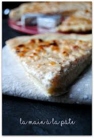 Pizza Blanche Avec Comme Garniture Des Vaches Qui Rit Mixees Avec Des Lardons Et De L Origzn Vache Qui Rit Recette Tarte Lardon