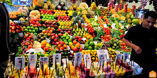 Il mercato di barcellona, chiamato anche la boqueria, è uno dei più famosi e antichi mercati di cibo al mondo che nacque nel 1600 appena fuori barcellona e che fu spostato nell'attuale las ramblas dove oggi trova. Il Migliore Tra I Mercati Di Barcellona Sapete Gia Qual E