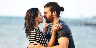 The same is true in the artistic medium, we were spectators of the fantastic formula composed by can yaman & demet özdemir, the protagonists of erkenci kuş. Demet Ozdemir And Can Yaman Dating Gossip News Photos