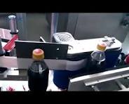 Etiquetadora automática de botellas de cola - Vkpacks.com