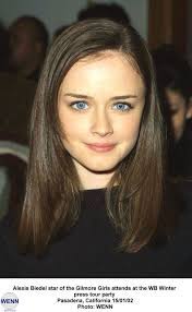 Brown Hair Blue Eyes Im Amazed At How This Girl Looks Like An Older Version Of Renata Brown Hair Blue Eyes Girl With Brown Hair Gorgeous Hair