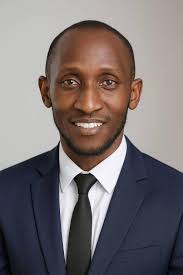 Wacha nikuwe open na nyinyi mimi nimetoka from a very poor Background!  Tulikuwa tunafanya kazi ya vibarau kwa mashamba za mahindi hapo Kitale!  Primary nilipita vizuri lakini wazazi hawakuwa na uwezi ya