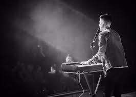 Book Soloartist Mitchell Winn for your event