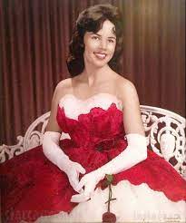 She is american by natinoanliy. Duck Dynasty S Ms Kay Robertson Throwback Photos As A Teen And Child