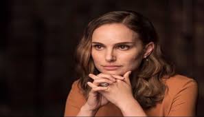 Natalie portman, урождённая натали́ хе́ршлаг, англ. Ù†Ø§ØªØ§Ù„ÙŠ Ø¨ÙˆØ±ØªÙ…Ø§Ù† ØªÙƒØ´Ù Ø£Ø³Ø±Ø§Ø± Ø§Ù„ØªÙ…Ø«ÙŠÙ„ ÙÙŠ Ø¯Ø±ÙˆØ³ Ø£ÙˆÙ† Ù„Ø§ÙŠÙ†