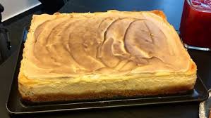 2 3 der streusel auf ein gefettetes backblech verteilen. Quarkkuchen Vom Blech Mit Vanillepudding Welt Rezept