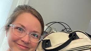 Amazon.com: LOVEVOOK Mochila para computadora portátil para mujer, mochilas  de viaje, bolsa antirrobo, bolsa de mochila, bolsas de computadora con USB,  impermeable, Beige-negro-marrón, 18 pulg., Mochilas de : Electrónica