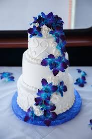 Deutschlands größte auswahl an design für ihr zuhause. Waterfront Tampa Bay Wedding Round Up Wedding Cakes With Flowers Royal Blue Wedding Cakes White Wedding Cake