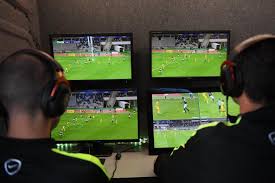 Le var tue l'esprit du foot et trouble l'esprit du jeu., pense gilbert brisbois.l'after est devenu la référence du débat d'opinon sur le foot à la. Arbitrage Video Le Var Utilise A Partir De La Saison Prochaine En Ligue Des Champions Et Pour L Euro 2020 L Equipe