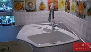 Küche mit eckspüle kaufen l küchen winkelküchen amp eckküchen online kaufen baur kombiniert mit arbeitsplatten und korpussen in hellen holzfarben entsteht ein cooler kontrast mit dem du und deine küche auffallen werden solltest du dich für farbige kuechen mit eckspuele kaufen amp verkaufen bei. Eckspule Arena Eck Aus Keramik Von Villeroy Eue Hamburg