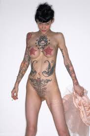 入れ墨やタトゥーをいれてる女の子のエロ画像！