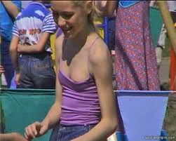 Candid Downblouse Teen – Sexy Candid Girls