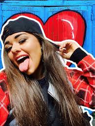 Jessica Hammond's Instagram, Twitter & Facebook