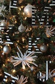 Black And White Christmas Tree Ideas Pin By Marcella On Celebrate Christmas Gold Christmas Decorations Black Christmas Decorations Black Christmas Trees