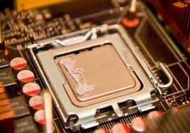 Lapisan Pasta Termal Aplikasi Thermal Paste Yang Tepat Pada Prosesor Di Rumah Hapus Pelumas Termal Lama