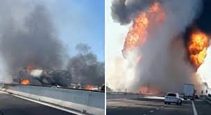 Tragico schianto in autostrada, doblò finisce sotto un tir: Qpdjx12wxwt6gm