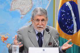 Celso amorim was born on june 3, 1942 in santos, são paulo, brazil. Celso Amorim O Otimismo Do Diplomata Atlantico
