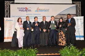 Beliau merupakan mantan menteri pelancongan, kesenian dan kebudayaan malaysia di bawah pimpinan perdana menteri malaysia, tun dr. Tourism Malaysia And Malaysia Airports Sign Mou For Jidtp Gaya Travel Magazine