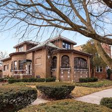 Rogers flooring of west chicago il has an experienced and knowledgeable staff who will help you through every stage of the selection process. Chicago Homes Built In 1926 Rogers Park Bungalow Mansion Asks 685k Curbed Chicago