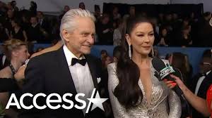 Последние твиты от michael douglas (@themikedoug). Catherine Zeta Jones And Michael Douglas Spill On Her Fierce 2020 Sag Awards Fashion Youtube