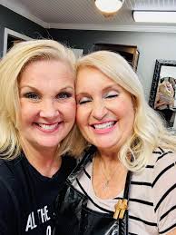 Last night I got my second wind, because Ian Hooker and April Joy Burton  Hooker tell me they have an extra ticket to the Ryman for a Brett Eldredge  Glow Live Tour (