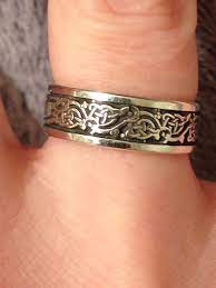 My New Claire S Wedding Ring Engraved On The Inside With Da Mi Basia Mille Which Is The Latin Phrase That Jamie Engraved Wedding Rings Rings Wedding Rings
