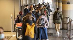 Corona testzentrum hamburg an der reeperbahn | corona schnelltest hamburg. Gesundheit Hamburg Erneut Lange Schlange Vor Corona Testzentrum Am Flughafen Gesundheit Sz De