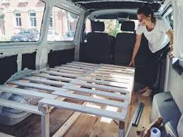 Klapptische für außenbereich 80x80 cm 8stk abzugeben, 20 euro pro stk. Der T5 Mobelbau Teil 2 Das Bett Die Schranke Und Ein Kleiner Klapptisch Mach Mal Turkis Kleiner Klapptisch Wohnmobil Mobel Bett Bauen