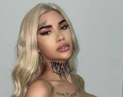 VIDEO Bia Khalifa, așa cum nu ai mai văzut-o! Blondina s-a filmat făcând  mișcări lascive, în pat | PRO TV