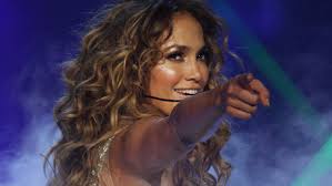 She's still, she's still jenny from the block. Jennifer Lopez Bei Den Amas Mit Dieser Sexy Frisur Stiehlt Sie Allen Die Show