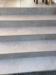 1.)außentreppen sind ähnlich wie innentreppen in unzähligen varianten erhältlich, angefangen bei geraden treppen über treppen mit gebogenem. Treppen Platten Noll Gmbh Fliesen