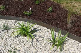 Les bordures de jardin en acier corten de la marque ferigami pour vos jardins et vos aménagements extérieurs. Amenager Son Exterieur Avec La Bordure Metallique De Jardin Et Saisons Cdanews